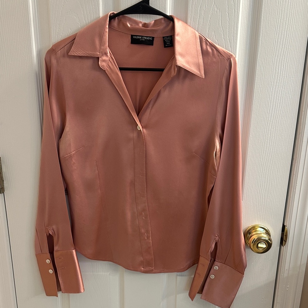 Valerie Stevens Women's Button Down Shirt - Soft Pink 95% Silk